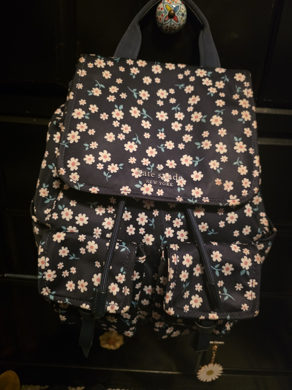 kate ♠️ spade CARLY Flap In Navy/ Daisy Pattern Backpack EUC